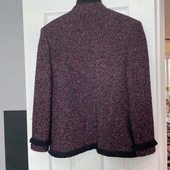 St John gorgeous skirt suit EUC. Jacket size 12, Skirt 10. - Picture 2 of 8